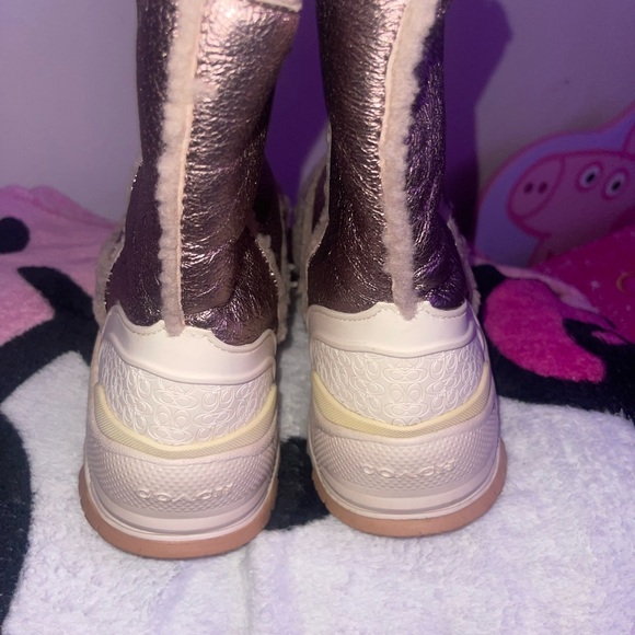 Coach - Picture 2 of 3